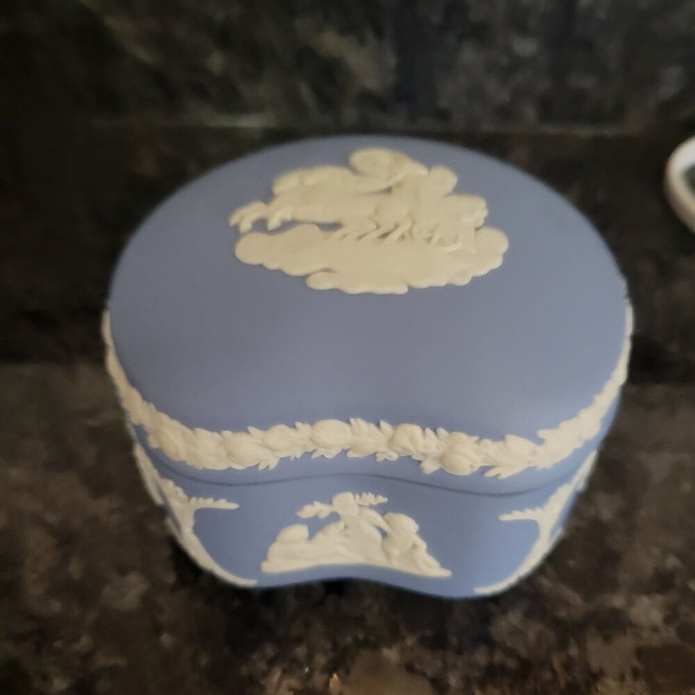 Vintage Wedgwood Blue Jasperware Trinket Box Heart Shaped Cherub Design 3"